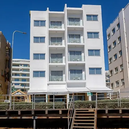 מלון דירות Costantiana לרנקה