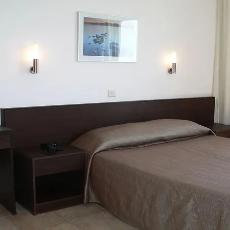 Costantiana 3* לרנקה