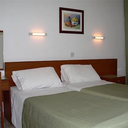 מלון דירות Costantiana 3*