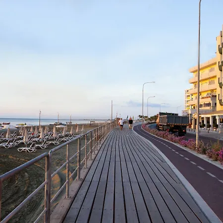 Aparthotel Costantiana Larnaca